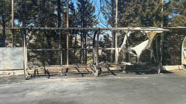 Απίστευτες εικόνες από το Ρέθυμνο: Η φωτιά «κατάπιε» ακόμα και το γήπεδο στις Μέλαμπες (vid)
