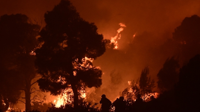 Εκτός ελέγχου η φωτιά στο Πόρτο Γερμενό: Στα 200μ. από τα πρώτα σπίτια στο Προσήλι (vid)