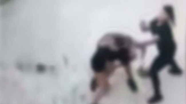 Άγριος ξυλοδαρμός 15χρονης από ανήλικες στο Ηράκλειο: Έκλεισαν «ραντεβού» για διαφορές (vid)