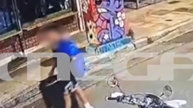Κυψέλη: Οι φωτογραφίες-ντοκουμέντο με τον 26χρονο να μεταφέρει τη βαλίτσα με τη σορό της 38χρονης Βρετανίδας