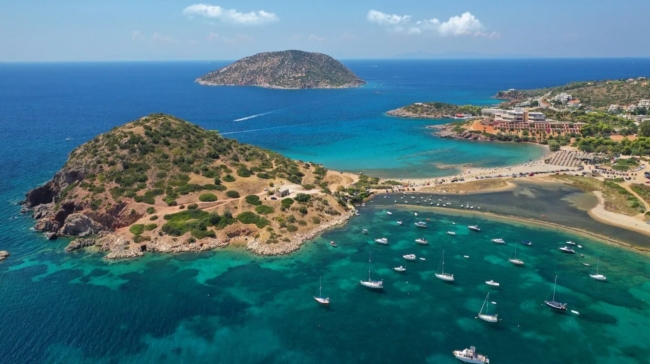 7 παραλίες στην Αττική για τις βουτιές του Αυγούστου