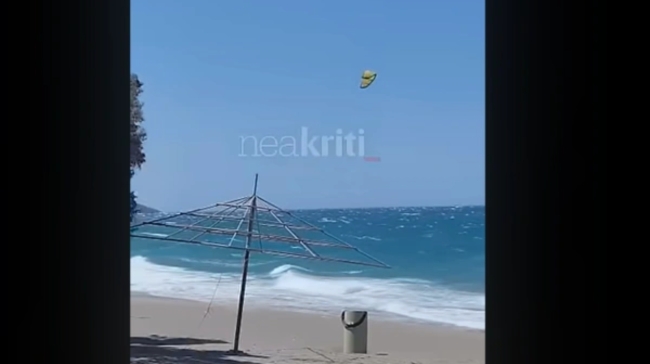 Τους πήρε και τους σήκωσε ο άερας στην Κρήτη: Οι δυνατοί άνεμοι «ύψωσαν» στον αέρα kitesurfer