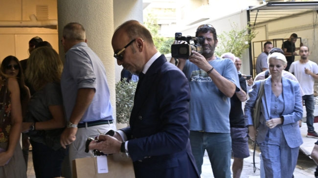 Μαζωνάκης: Τηλέφωνο, επισκεπτήριο και τηλεόραση ζητούν οι δύο γιατροί στον Κορυδαλλό
