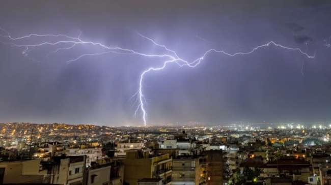 Καιρός: Έρχεται βίαιη φθινοπωρινή εισβολή - Πότε «χτυπά» την Ελλάδα ο «δολοφόνος του καλοκαιριού»