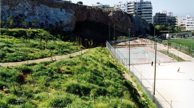 Θρίλερ στην Κυψέλη: Παιδί βρήκε σακούλα με ανθρώπινα οστά στην Αλεπότρυπα