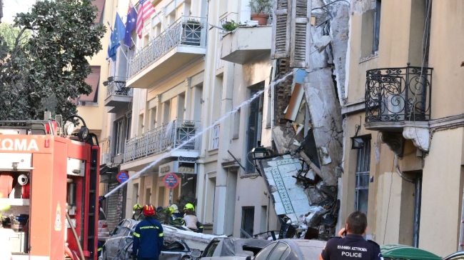 Ισχυρή έκρηξη στην Πλάκα: Κατέρρευσε παλιά κατοικία στη Λυσικράτους (vid)