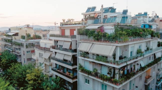 Κάμερες στις πολυκατοικίες: Πότε οι γείτονες μπορούν να πουν «όχι» και τι επιτρέπεται να καταγράφουν