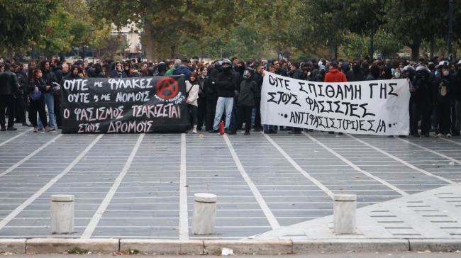 Θεσσαλονίκη: Επεισόδια στην αντιφασιστική πορεία για την ομιλία Κασιδιάρη (vid)