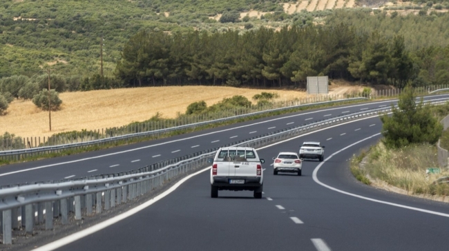 Ο ισοβίτης της αριστερής και ο άρχοντας της μεσαίας: Οι φυλές των λωρίδων στους ελληνικούς δρόμους