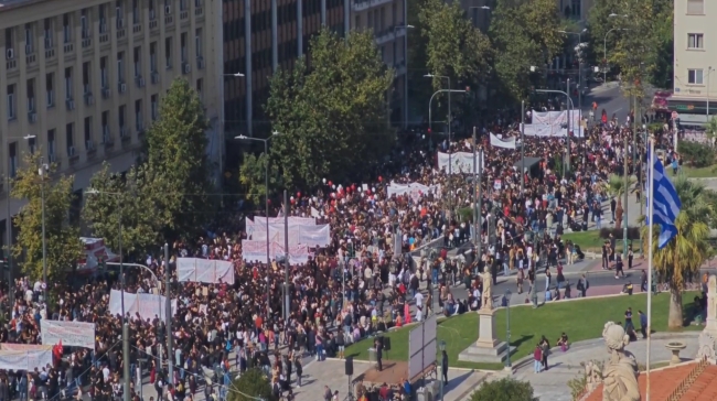 Πανεκπαιδευτικό συλλαλητήριο: Στους δρόμους χιλιάδες εκπαιδευτικοί και φοιτητές - Προσαγωγές σε Αθήνα και Θεσσαλονίκη