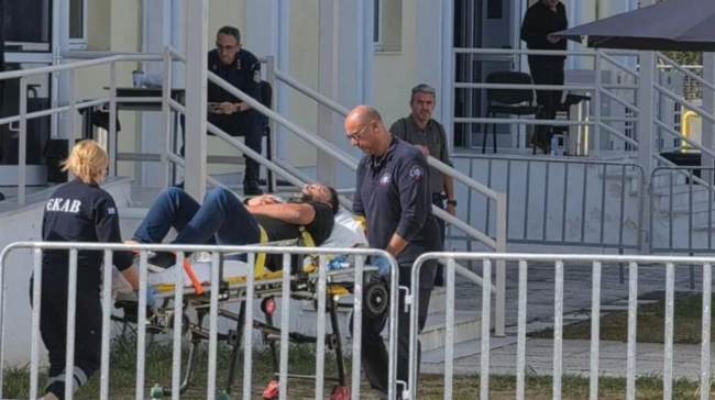 Δίκη για τα Τέμπη: Λιποθύμησε και αποχώρησε με φορείο ο Πάνος Ρούτσι (vid