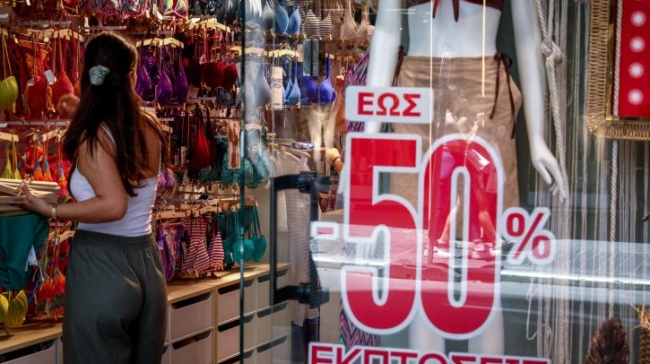 Θερινές εκπτώσεις 2026: Πότε ξεκινούν και ποια Κυριακή θα είναι ανοιχτά τα καταστήματα