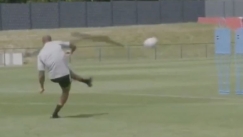 Στα 44 του ο Ανρί σκοράρει απίστευτο γκολ με απευθείας εκτέλεση φάουλ και αποθεώνεται (vid)