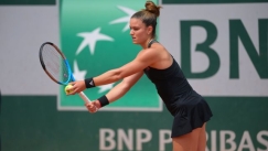 Η Ελίζ Μέρτενς στην πορεία της Μαρίας Σάκκαρη 