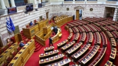 Ψηφίστηκε το νομοσχέδιο για την κατάργηση της απλής αναλογικής στην τοπική αυτοδιοίκηση