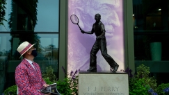 Η βροχή καθυστερεί την έναρξη στο Λονδίνο