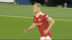 Ο Φαν Ντε Μπεεκ από παγκίτης έγινε αρχηγός της Γιουνάιτεντ (vid)