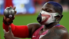 Η Ρέιβεν Σόντερς βρήκε τη βροντερη φωνή της και ας φοράει μία μάσκα (vid)