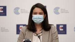 Η Κεραμέως αποκάλυψε οτι από τη νέα σεζόν μπορεί οι τάξεις να μην κλείνουν με το πρώτο κρούσμα