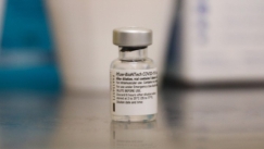 Η Pfizer λέει ότι η αμερικανική κυβέρνηση αγοράζει 200 εκατoμμύρια επιπλέον δόσεις εμβολίων κατά του κορονοϊού