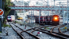 Στράβωσαν μέχρι και οι ράγες του τρένου από τον καύσωνα (vid)