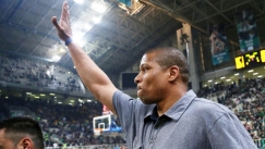 Ξεκίνησε η δημοπρασία για το κύπελλο του 2009, τα παπούτσια της Βαρκελώνης και της φανέλας του Μπατίστ