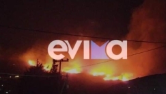 Ξαναζωντανεύει ο εφιάλτης: Εκκένωσεις στην Κάρυστο Ευβοίας, σε ετοιμότητα πλοία