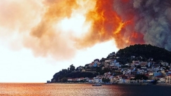 Κοκκίνισε ο ουρανός από τη φωτιά στη Λίμνη της Εύβοιας (pic)