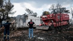 Πολωνοί και Ρουμάνοι στην πρώτη γραμμή φύλαξης της πυρκαγιάς στην Δυτική Αττική