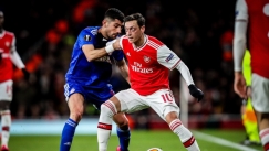 Ολυμπιακός: Ο Οζίλ έχει μόνο μία νίκη με τους «Ερυθρόλευκους» και έχει βιώσει αποκλεισμό (vids)