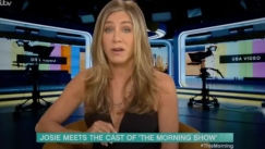 H Jennifer Aniston νόμιζε πως την ρώτησαν live σε εκπομπή αν είναι πόρνη (vid)