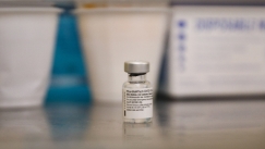  Pfizer και Moderna λένε ότι η προστασία των εμβολίων τους Covid-19 εξασθενεί με τον χρόνο 