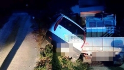 Απίστευτη διάσωση στα Γιάννενα: Άνδρες της ΔΙΑΣ κρατούσαν με τα χέρια αυτοκίνητο στον γκρεμό (pic)