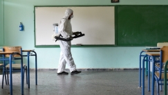 Ανοίγουν τα σχολεία με πιστοποιητικά, self test και αγγλικά από το νηπιαγωγείο (vids)