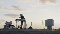 Διάσημη Dj έπαιξε στο «αδελφάκι» του Chernobyl (vid)