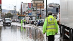 Καθίζηση οδοστρώματος στην οδό Παπανικολή στο Χαλάνδρι, εκτροπή κυκλοφορίας (vid)