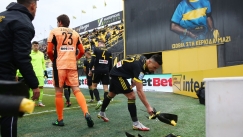 Ένα λουλούδι από όλους στη μνήμη του Νίκου Τσουμάνη πριν από το Άρης - Παναιτωλικός