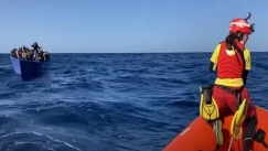 Ιταλία: 128 μετανάστες κινδυνεύουν να πνιγούν στην κεντρική Μεσόγειο 