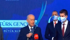 Ο Μπαχτσελί έβγαλε... γιαταγάνι σε ομιλία του: «Να έχετε και το σπαθί σας» (vid)