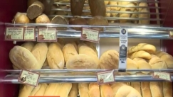Έρχονται νέες αυξήσεις στο ψωμί, στα ξύλα στρέφονται οι καταναλωτές για να ζεσταθούν (vids)