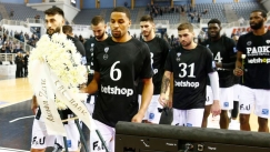 Κατέθεσαν στεφάνι στη μνήμη των αδικοχαμένων φιλάθλων οι παίκτες του ΠΑΟΚ (pics & vids)