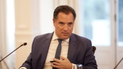 Άδωνις για ακρίβεια: «Μην γκρινιάζετε, έβγαλα 7 selfie στο σούπερ μάρκετ» (vid)
