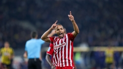 Ο Αραμπί άδειασε τον Μισελέν, πέρασε τη μπάλα κάτω από τα πόδια του Στάνκοβιτς και έκανε το 1-2 (vid)