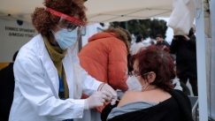 Μετάλλαξη Όμικρον: Η κυβέρνηση αποκλείει το lockdown και εξετάζει τρία εφεδρικά μέτρα (vid)