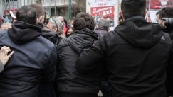 Επίθεση στο τηλεοπτικό συνεργείο του MEGA έξω από το Πολυτεχνείο