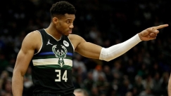 Σούπερ Αντετοκούνμπο και επιστροφή στις νίκες για τους Μπακς (vid)