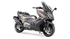 Αναβαθμίσεις για το Kymco AK550 το 2022 (vid)