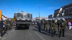 Καταγγελία: Εποχικός πυροσβέστης ακρωτηριάστηκε από κρότου-λάμψης των ΜΑΤ