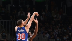 O Kάρι συνεχίζει να γράφει ιστορία στα τρίποντα (vid)