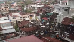Ξεπέρασαν τους 100 οι νεκροί από τον τυφώνα στις Φιλιππίνες (vid)